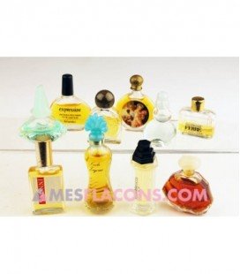 Lot de 10 miniatures féminines (marques différentes )