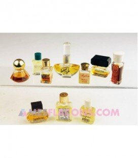 Lot de 10 micro miniatures féminines (marques diverses)