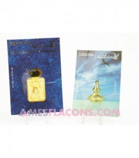 Lot de 2 micro miniatures présentées sur cartes pubicitaires
