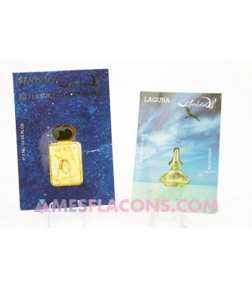 Lot de 2 micro miniatures présentées sur cartes pubicitaires