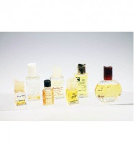 Lot de 7 miniatures féminines (variantes différentes)
