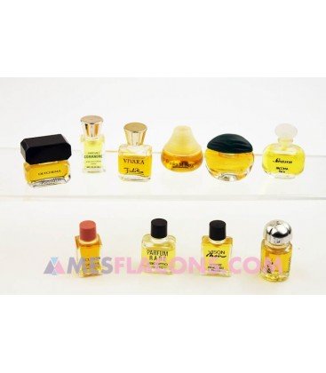 Lot de 10 micro miniatures féminines (marques différentes)